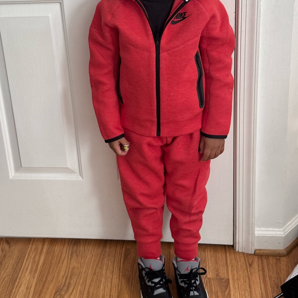 Nike Tech Sweatsuit Little Boy size 5y